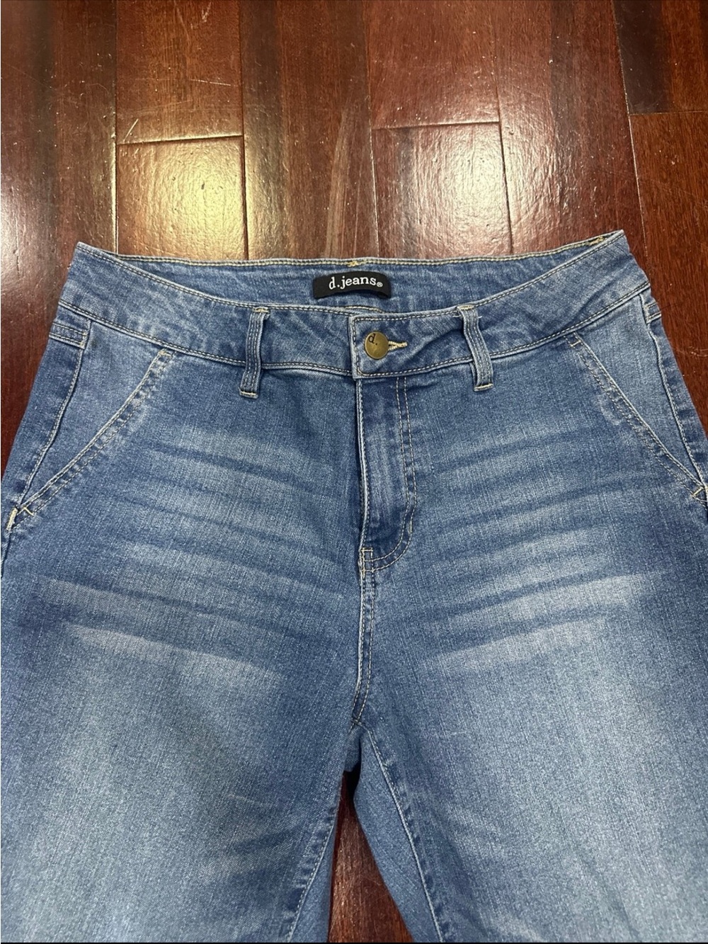 Classic Blue Women's Jeans - d. Jeans - Comfortable Everyday Fit - Picture 3 of 8